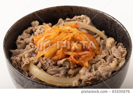 Kimchi beef bowl 85830876