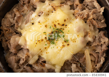 芝士牛肉碗 85830941