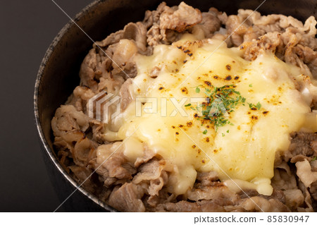 芝士牛肉碗 85830947