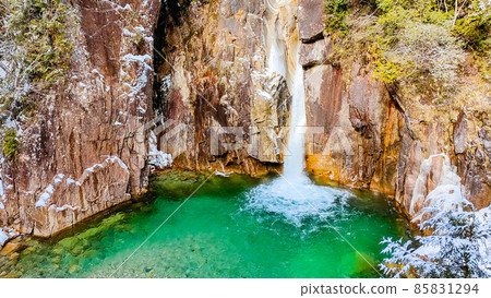 Winter Kakizore Valley: Ushiga Falls Winter Kakizore Valley: Ushiga Falls 85831294