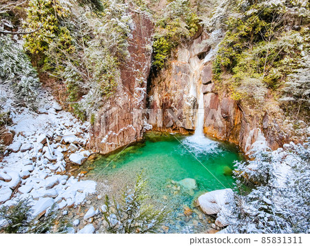 Winter Kakizore Valley: Ushiga Falls Winter Kakizore Valley: Ushiga Falls 85831311