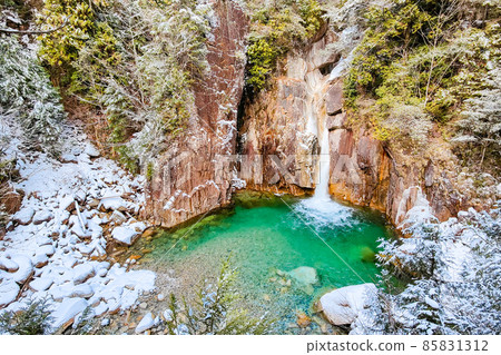 Winter Kakizore Valley: Ushiga Falls Winter Kakizore Valley: Ushiga Falls 85831312