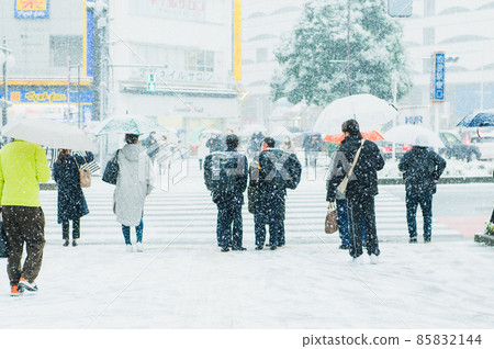 Ikebukuro where the first snow fell 85832144