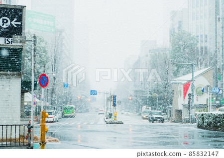 第一場雪落下的池袋 85832147