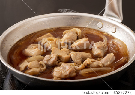 Oyakodon during cooking 85832272