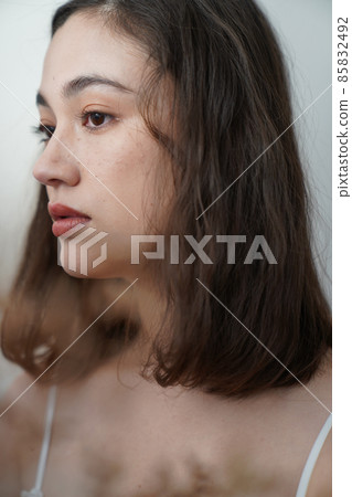 有雀斑的女人的肖像 有雀斑的女人的肖像 85832492