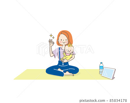 年輕女子和嬰兒坐在瑜伽墊上 年輕女子和嬰兒坐在瑜伽墊上 85834178