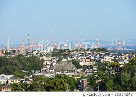 Yokohama residential area and coastal industrial area (taken from the vicinity of Nagatasannodai) 85834248