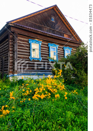 Old wooden log house in a russian village 85834473