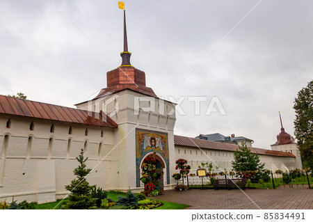Tower at the entrance to Vvedensky Tolga convent in Yaroslavl, Russia Tower at the entrance to Vvedensky Tolga convent in Yaroslavl, Russia 85834491