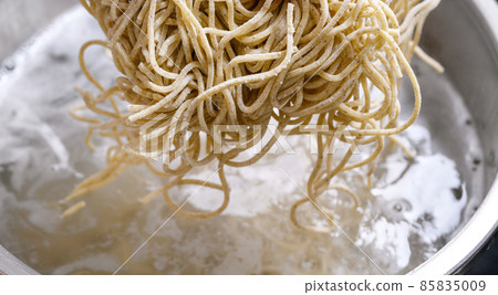 煮蕎麥麵 85835009