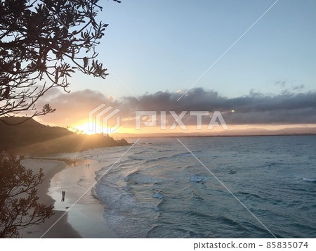 澳大利亞拜倫灣海灘上的日落 澳大利亞拜倫灣海灘上的日落 85835074