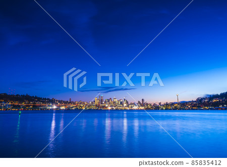 seattle city skyline at night with reflection in water. seattle,washington,usa. seattle city skyline at night with reflection in water. seattle,washington,usa. 85835412