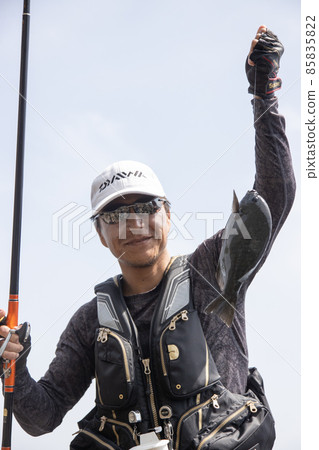 A man who caught a large scale blackfish by rock fishing 85835822