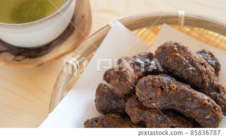 Karintō and green tea 85836787