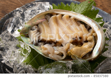 Live abalone sashimi 85837380