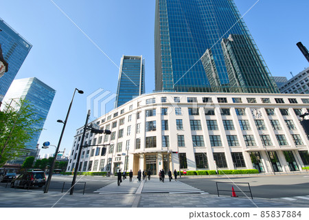 [東京] 4月·東京站周邊的通勤風景 85837884