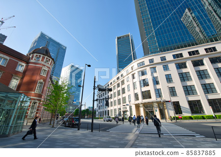 [東京] 4月·東京站周邊的通勤風景 85837885