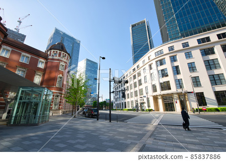 [東京] 4月·東京站周邊的通勤風景 85837886