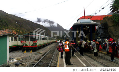 Incareil 鐵路上的 Ollantaytambo 站到秘魯馬丘比丘 Incareil 鐵路上的 Ollantaytambo 站到秘魯馬丘比丘 85838450