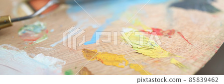 Artists palette with multiple colors and spatula 85839462