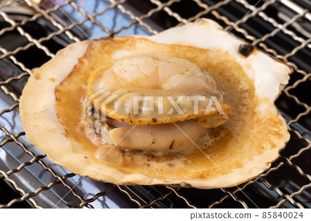 烤扇貝配黃油和醬油 85840024