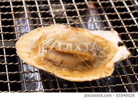 烤扇貝配黃油和醬油 85840026