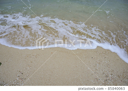 Clean sea and sandy beach with high transparency in Okinawa Prefecture Clean sea and sandy beach with high transparency in Okinawa Prefecture 85840063