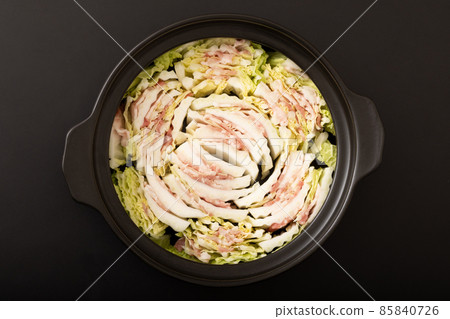 Millefeuille soymilk pot with pork and Chinese cabbage Millefeuille soymilk pot with pork and Chinese cabbage 85840726