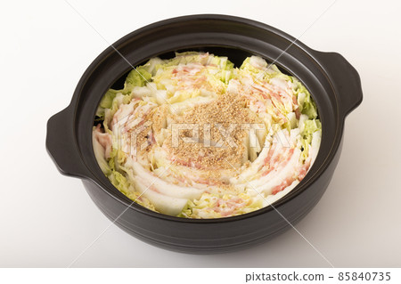 Millefeuille soymilk pot with pork and Chinese cabbage 85840735