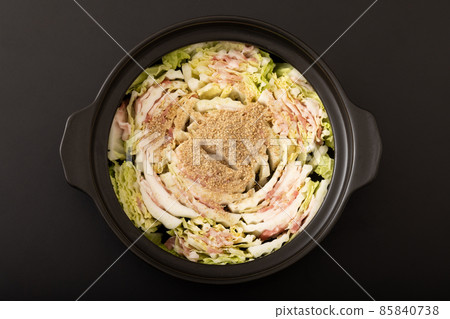 Millefeuille soymilk pot with pork and Chinese cabbage 85840738