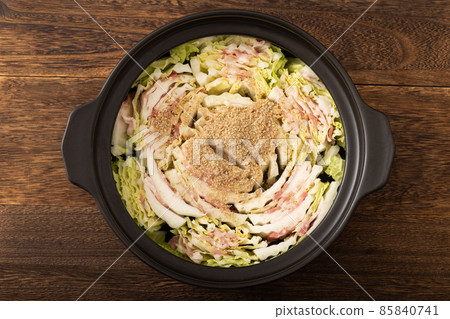 Millefeuille soymilk pot with pork and Chinese cabbage 85840741