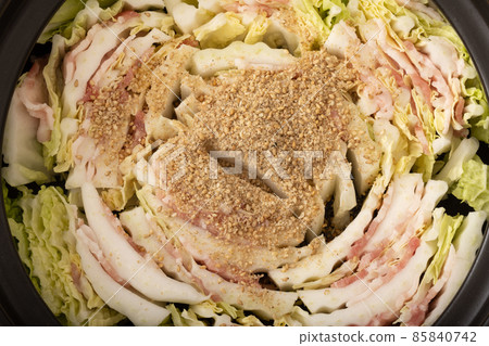 Millefeuille soymilk pot with pork and Chinese cabbage Millefeuille soymilk pot with pork and Chinese cabbage 85840742