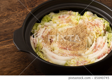 Millefeuille soymilk pot with pork and Chinese cabbage 85840745
