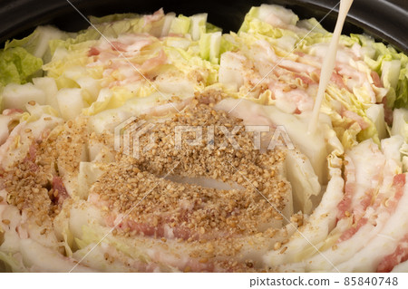 Millefeuille soymilk pot with pork and Chinese cabbage 85840748
