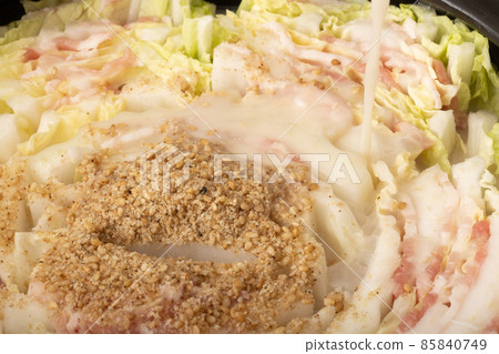 Millefeuille soymilk pot with pork and Chinese cabbage 85840749