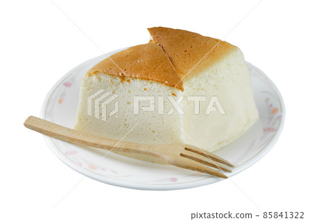 Homemade cheesecake, healthy summer dessert pie cheesecake - isloated on white background. clipping paths 85841322