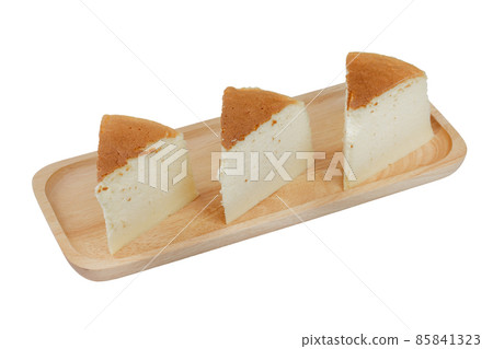 Homemade cheesecake, healthy summer dessert pie cheesecake - isloated on white background. clipping paths 85841323
