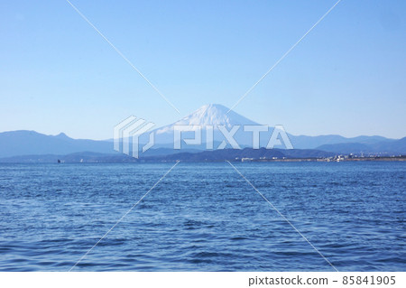從江之島的海看到的富士山 從江之島的海看到的富士山 85841905