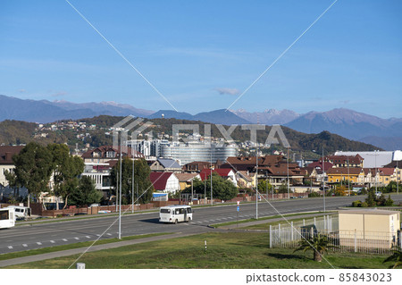 The road of the resort town against the backdrop of mountains and blue sky. 85843023