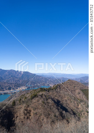 Lake Miyagase (Higashi Tanzawa) seen from the observatory on the summit of Mt. Bukkasan 85843752