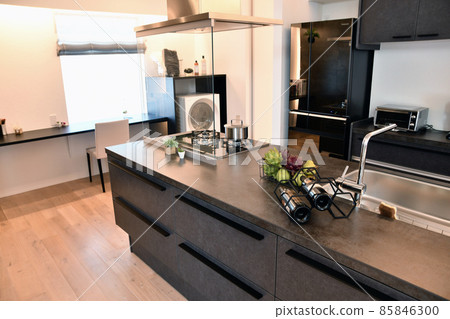 Kitchen in a new house 85846300