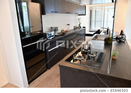 新房子裡的廚房 新房子裡的廚房 85846303