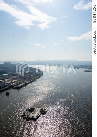 River Thames and skyscrapers seen from the Docklands gondola east of London 85847256