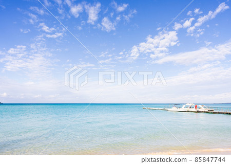 沖繩、宮古島、與那霸前浜海灘附近的風景 沖繩、宮古島、與那霸前浜海灘附近的風景 85847744