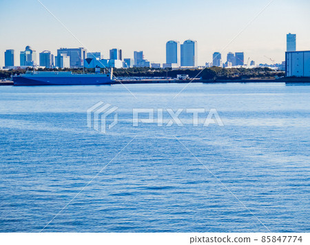 在港口看到的海灘幕張的冬季風景 85847774