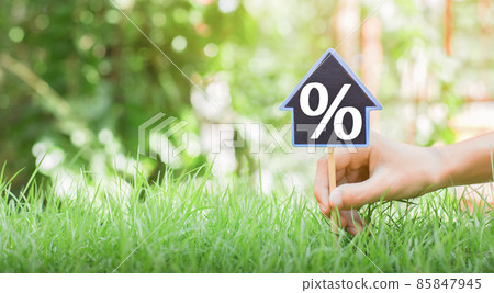 People are putting house signs with interest symbols with place pins and green grass. People are putting house signs with interest symbols with place pins and green grass. 85847945