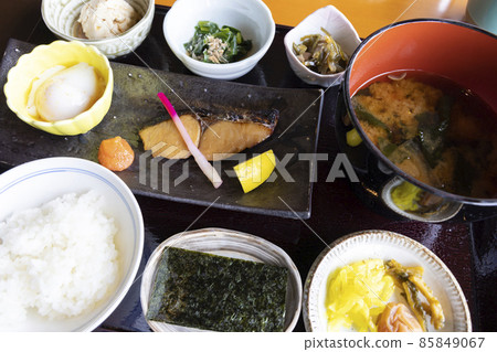 在美味的酒店餐廳享用日式早餐 85849067