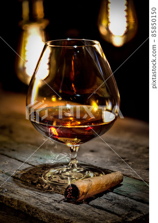 Cognac and cigar 85850150