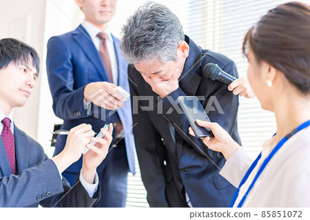 A man holding a crying press conference 85851072